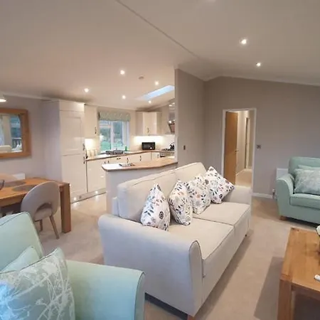 Deneb With Hot Tub بيت للعطل