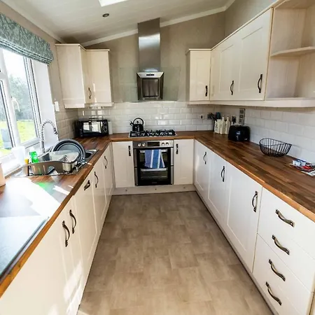 Deneb With Hot Tub بيت للعطل