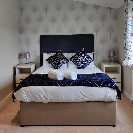 Deneb With Hot Tub *