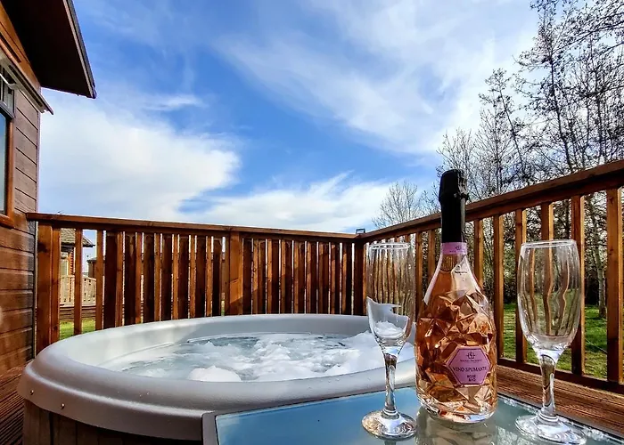 بيت للعطل Deneb With Hot Tub