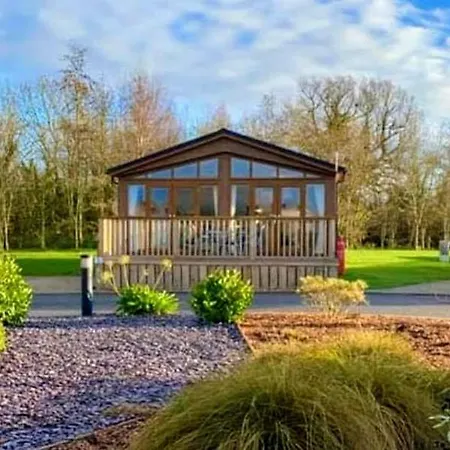 Deneb With Hot Tub Chalet *
