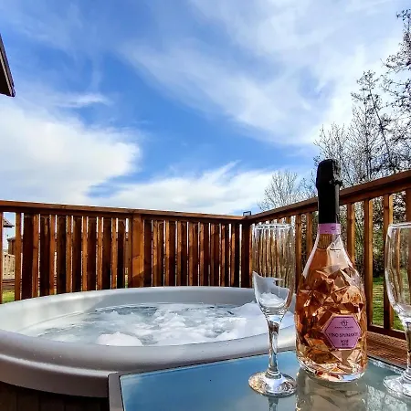 Chalet Deneb With Hot Tub
